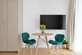 Bright & Modern Studio with Balcony Close to the City Center by Noclegi Renters - 2