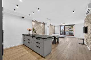 Skyline Penthouse with Jacuzzi and Huge Terrace - 1