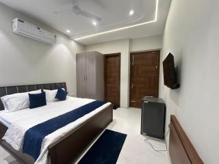 Premium Room Near Airport Couple & Solo Travel - 4