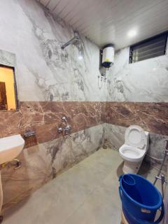 hotel Chandra dev 966o9o1oo6 just 350mtr from shreenathji temple 5min away I with indoor games Snooker 8pool TT By SK - 1