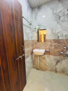 HOTEL CHANDRA DEV 966o9o1oo6 just 350mtr from shreenathji temple 5min away By SK - 2