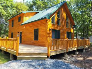 Log Cabin Game Room Hot Tub Close to Lake - 0