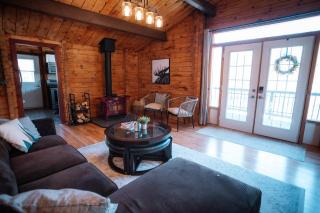 Waterfront Cottage in Kawartha Lakes - 7