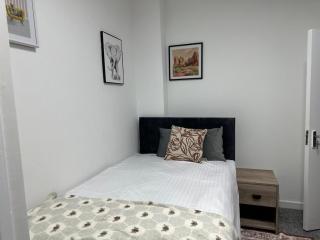 Modern 3Bedroom Home in Bury Premium Mattresses Blackout Blinds Ensuite M - 3