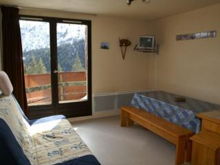 Appartement cosy au pied des pistes avec balcon, ascenseur, casier à skis et parking gratuit - FR-1-557A-36 - 3
