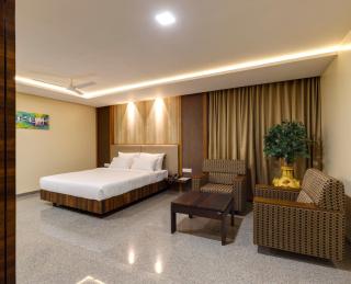 Hotel Silver Oak 7 Minutes Walk to Mahalaxmi Temple - 9