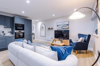 Stylish 2-Bed Apartment – Prime Leeds City Centre - 8