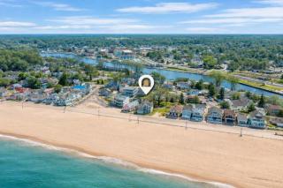 Coastal Blue Steps to North Beach Family & Dog Friendly Home - 9