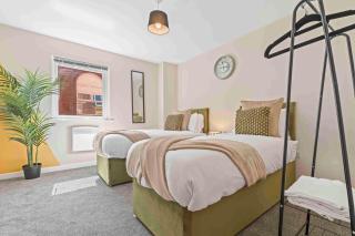 Stylish 3BR City Centre Apartment - 8