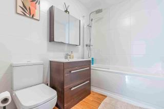 Stylish 3BR City Centre Apartment - 5