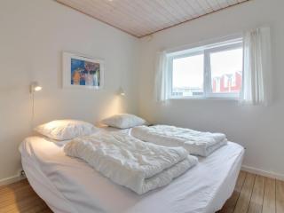 Apartment Adna - 700m from the sea by Interhome - 3