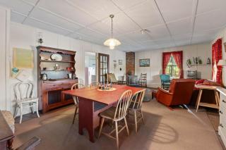 1920s Riverfront Cottage Historic Maine Charm - 6