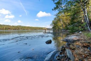 1920s Riverfront Cottage Historic Maine Charm - 1