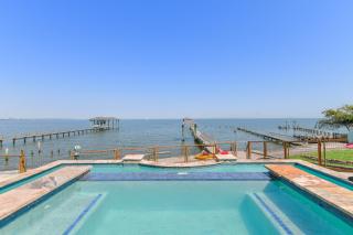 Bayfront Luxury House with Pool - 4