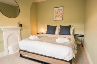 Stylish 3 bed home in central Chester suburb - 6