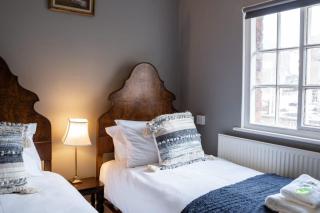 Fantastic town centre location Sleeps 4 - 8
