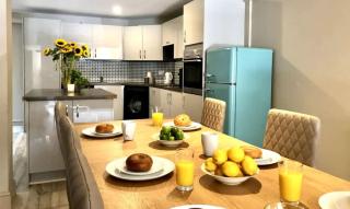 Perfect homes for large groups - close to Chester - 0