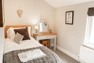 Charming Cottage close to Chester Garden Parking - 5