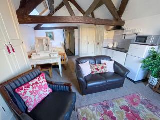 Great city location Full studio kitchenette bathroom - 7