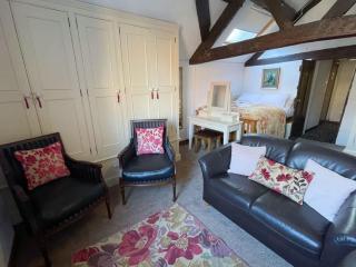 Great city location Full studio kitchenette bathroom - 8