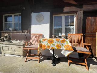 Holiday Home Chalet-Hausteil mit Garten im Dorfkern by Interhome - 2