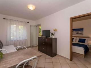 Apartment Wohnung in Pjescana Uvala mit Terrasse und Garte by Interhome - 4