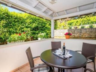 Apartment Wohnung in Pjescana Uvala mit Terrasse und Garte by Interhome - 3