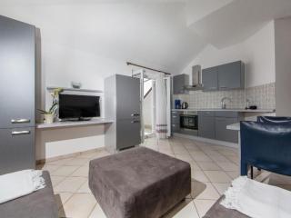 Apartment Wohnung in Pjescana Uvala mit Großer Terrasse by Interhome - 2