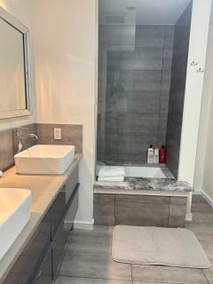 Modern Comfort in DT Montreal - 2