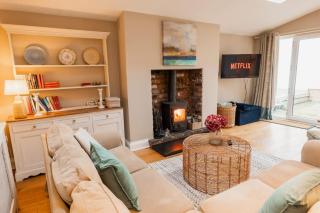 Spacious home Log Burner parking Good location - 5