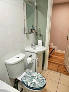 Treetops - Garden Flat with Woodland Access - 6