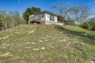 Serene Hilltop Hideaway 7 Mi to Weatherford! - 7