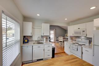 Near Pine Knob, Lakes & Trails! Ortonville Getaway - 7