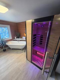 Kaoglen Doe Suite - Infrared Sauna - Dog Friendly - Feature Claw Bath Tub - Balnald - 1