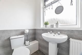4BR Leicester House - Sleeps 8 - Free Parking - 2