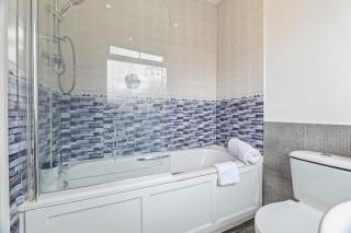 4BR Leicester House - Sleeps 8 - Free Parking - 5