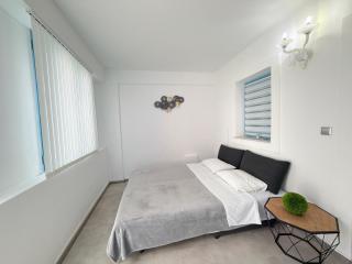 Almond Deluxe Home - Fira Center - 6
