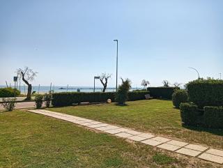 2A - Prima Fila, PianoTerra, Via Procida-Villa Rosa - 1