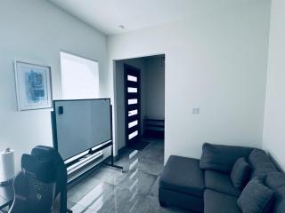 Downtown Dallas 3BR Rooftop Retreat with PS5 and Home Gym - 3