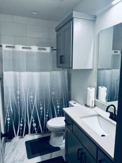 Downtown Dallas 3BR Rooftop Retreat with PS5 and Home Gym - 1