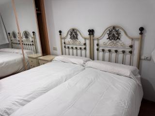 PISO JUNTO A PLAZA MAYOR de 3 HABITACIONES - 1