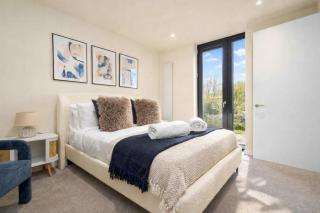 The Mancunian Blue - Manchester Luxury 2-Bed Corner Apartment - 1
