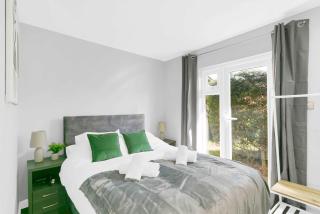 Lovely 2BR Holiday Chalet Near Sidmouth - Sleeps 6 - 7