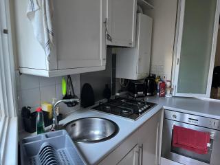 Studio Apartment - Entire Lower Ground Floor - Only 7 Mins Walk Kings Cross St Pancras Station - 1