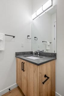 Rooftop, Garage, 3 Private Ensuites, 2 King Beds - 9