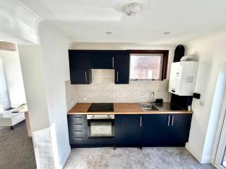 Private Apartment Free parking Gatwick Airport - One bedroom- One sofa Bed - 3