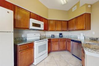 Modern Orlando condo with pool, balcony views, and Disney shuttle - 1