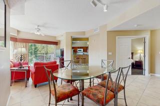 Modern Orlando condo with pool, balcony views, and Disney shuttle - 4