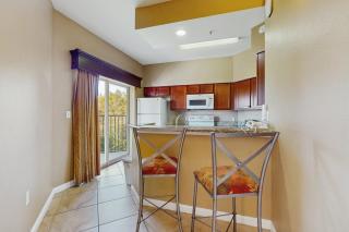 Modern Orlando condo with pool, balcony views, and Disney shuttle - 3