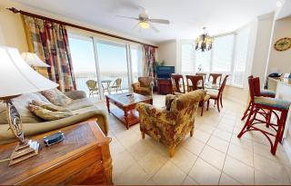 Lakefront condo near Disney with lake and city view, pool, hot tub, AC & WiFi - 9